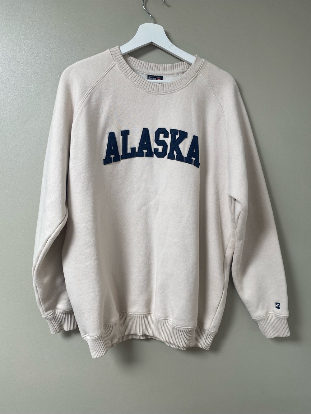 Alaska Oversized Cotton Crewneck Sweatshirt in Cream with Navy Appliqué ALASKA